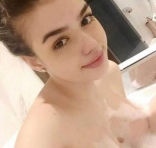 Çok güzel bir seks sunabilen Naide